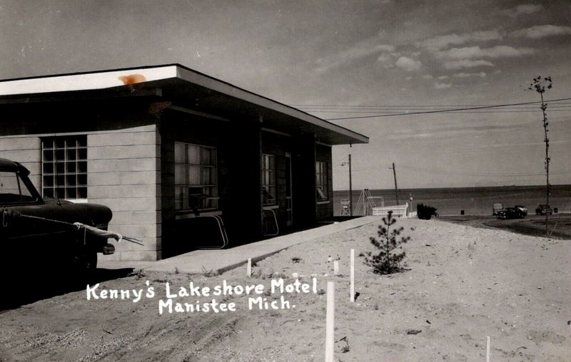 Lake Shore Motel (Kennys Lakeshore Motel) - Vintage Postcard